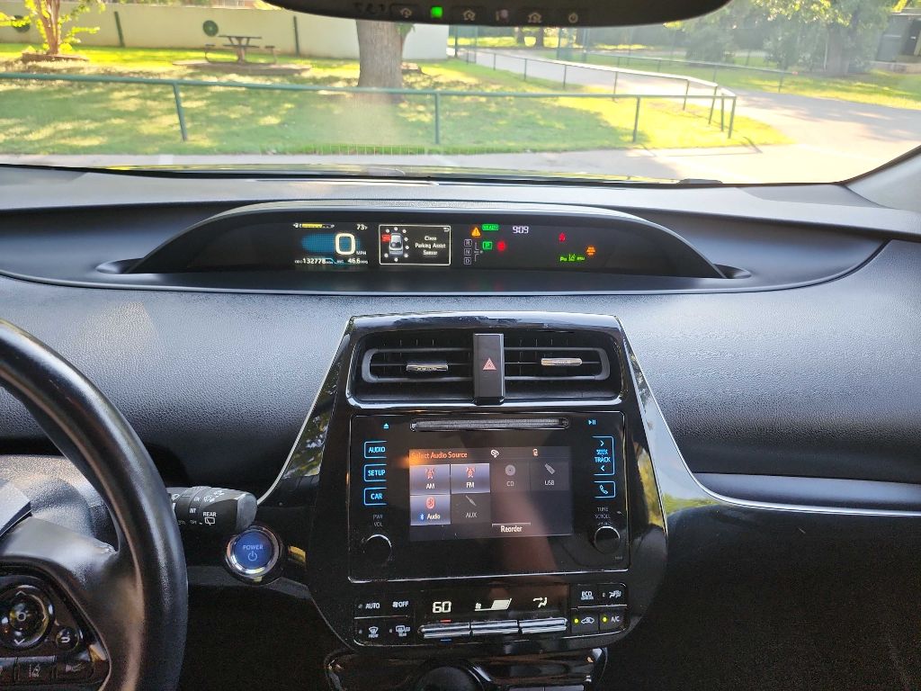 2019 Toyota Prius XLE photo 12