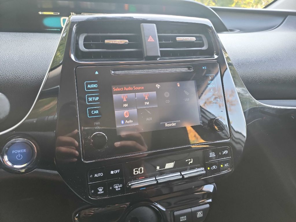 2019 Toyota Prius XLE photo 15