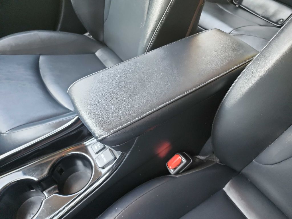 2019 Toyota Prius XLE photo 16