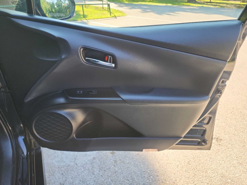 2019 Toyota Prius XLE photo 22