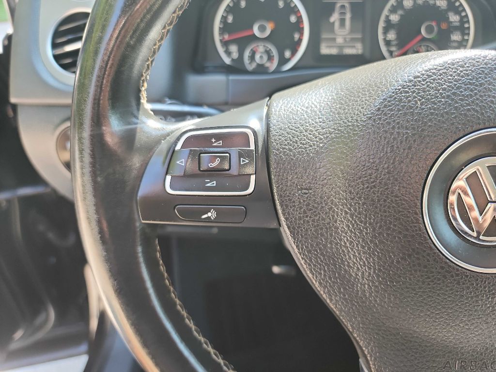 2016 Volkswagen Tiguan S photo 14