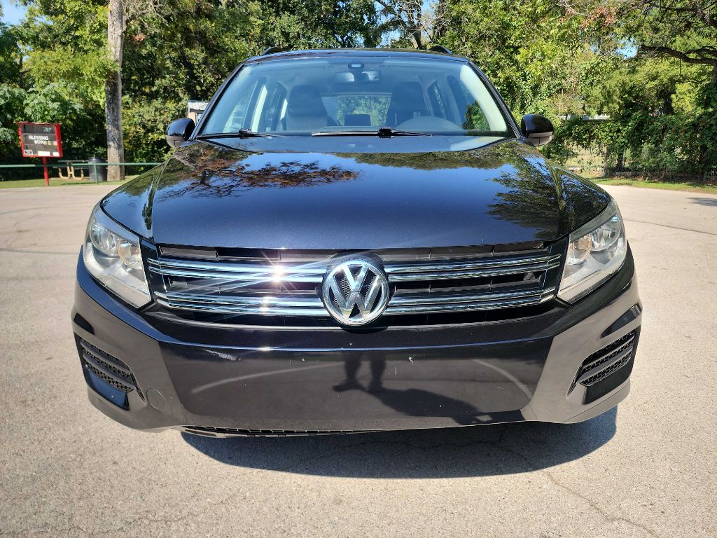 2016 Volkswagen Tiguan S photo 2