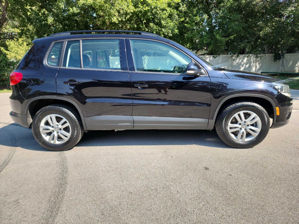 2016 Volkswagen Tiguan S photo 8
