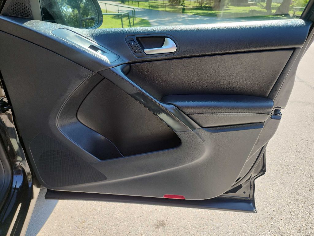 2016 Volkswagen Tiguan S photo 31