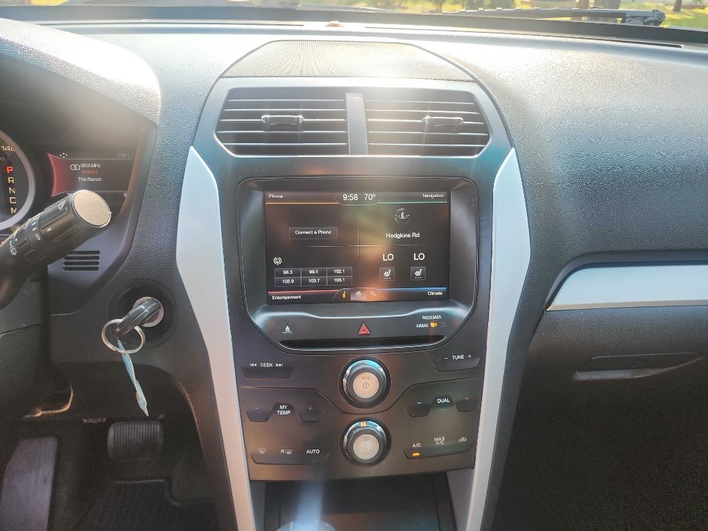2014 Ford Explorer XLT photo 21