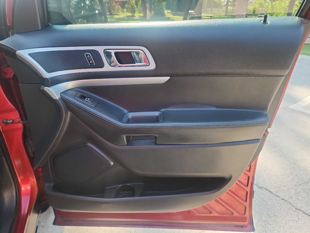 2014 Ford Explorer XLT photo 32