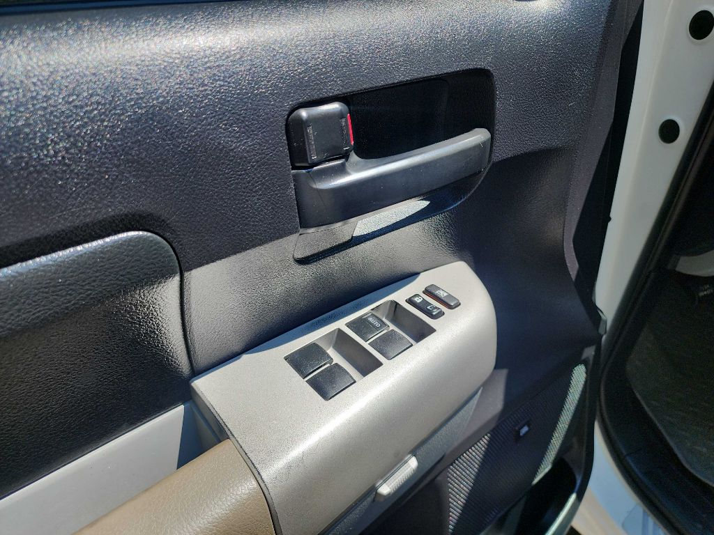 2008 Toyota Tundra SR5 CrewMax photo 18