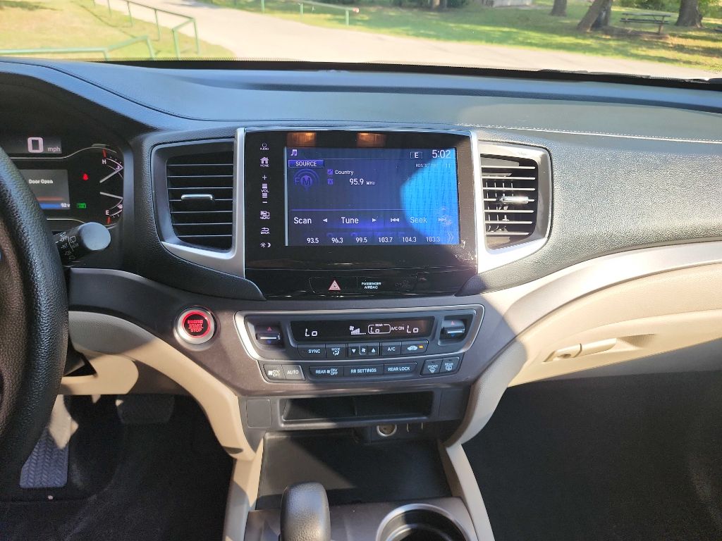 2017 Honda Pilot EX photo 18