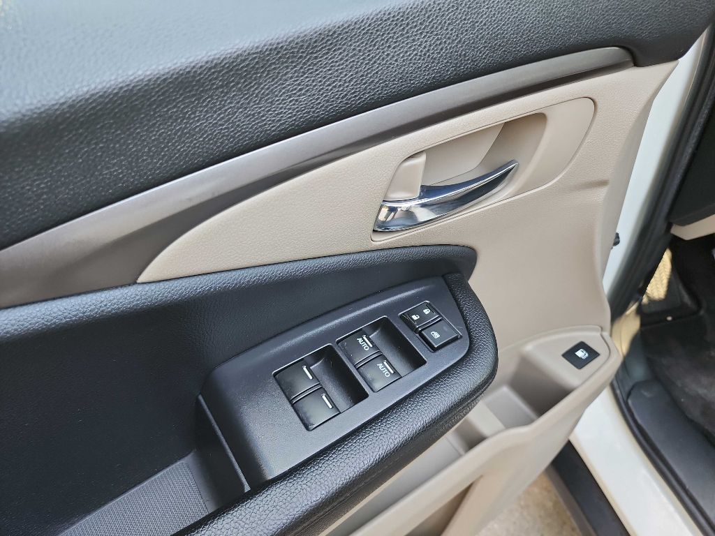 2017 Honda Pilot EX photo 11