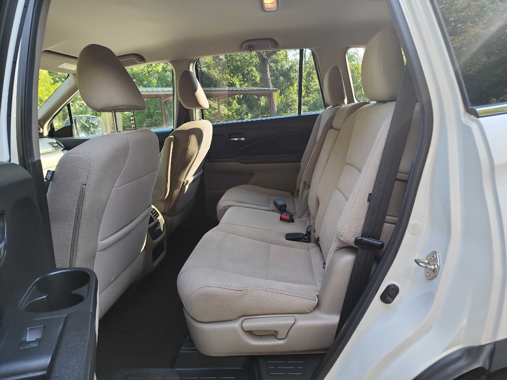 2017 Honda Pilot EX photo 24