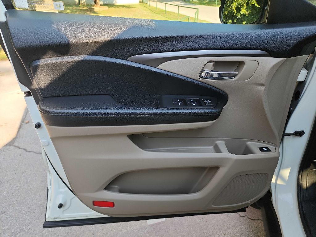 2017 Honda Pilot EX photo 10