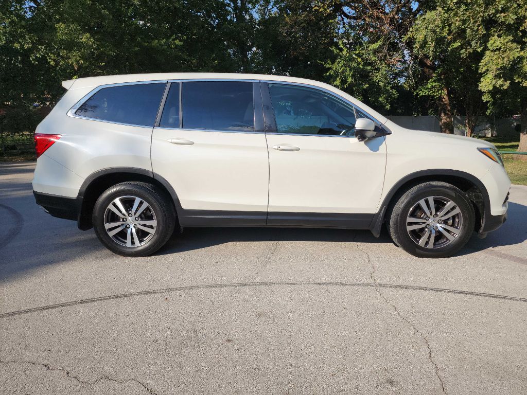 2017 Honda Pilot EX photo 9