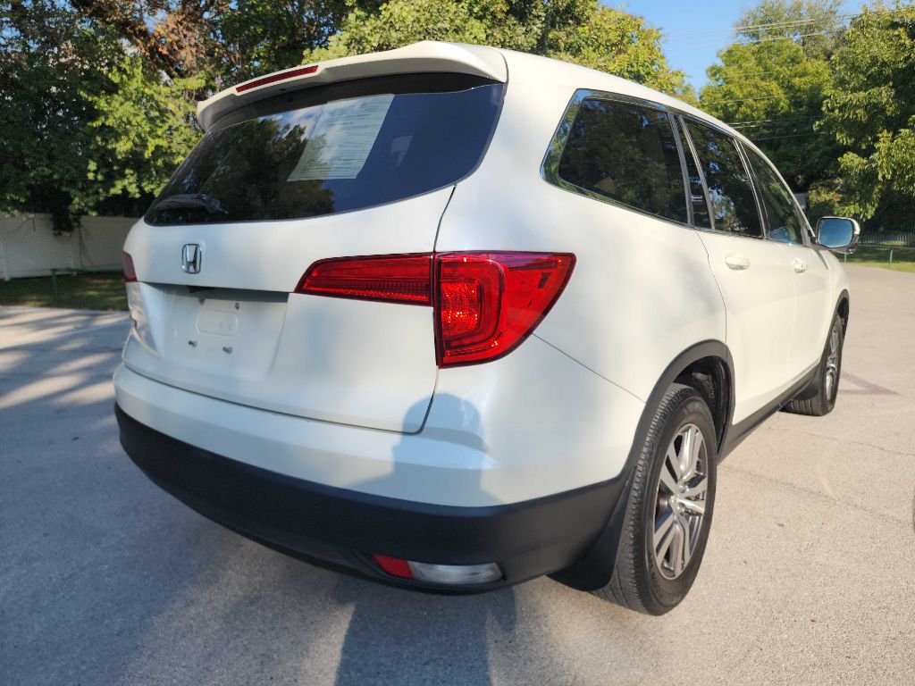 2017 Honda Pilot EX photo 7