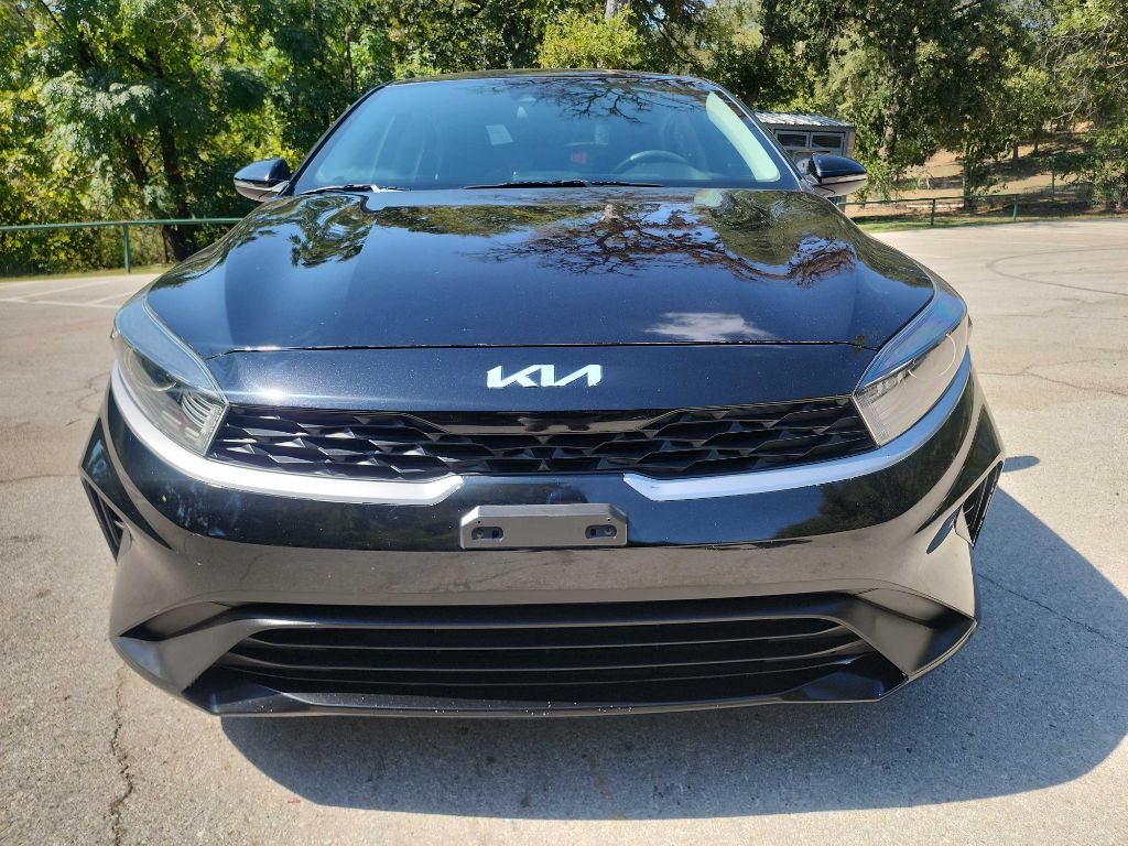 2024 Kia Forte LX photo 2