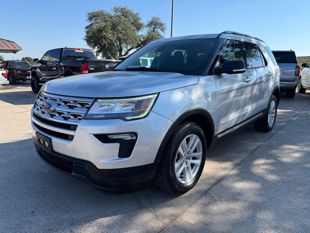 2019 Ford Explorer XLT photo 3