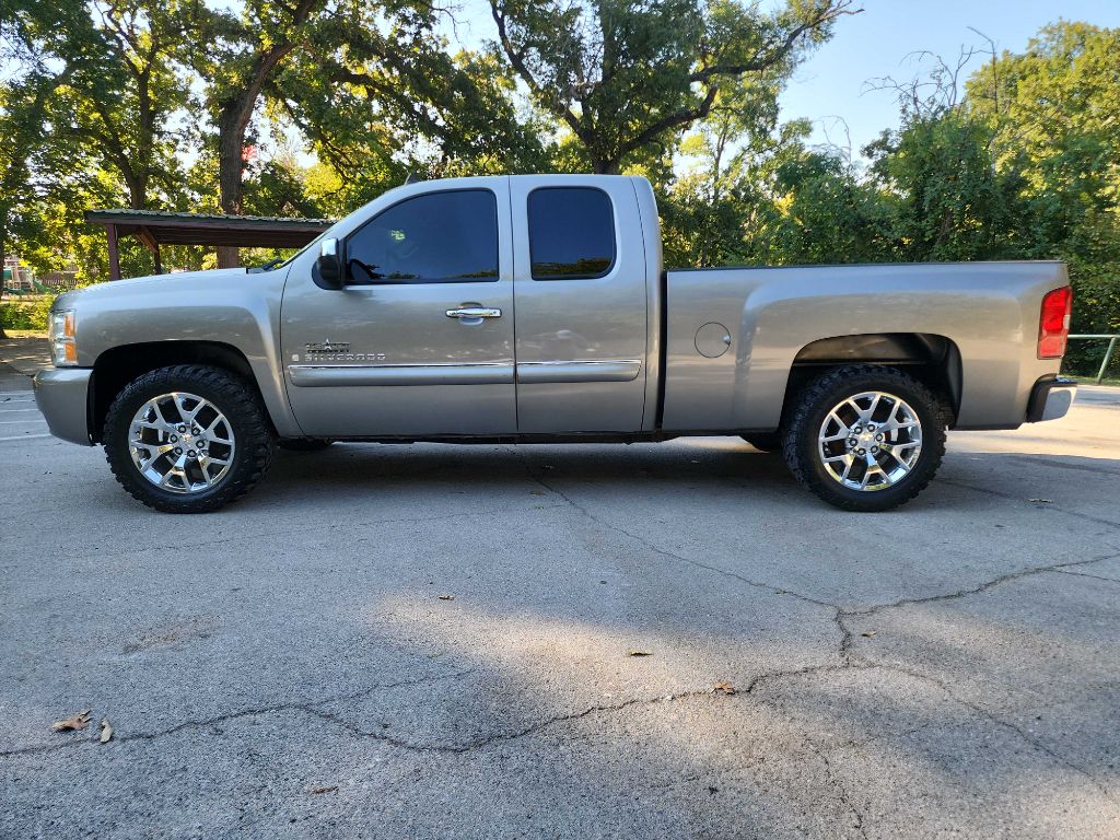 2009 Chevrolet Silverado 1500 LT photo 4