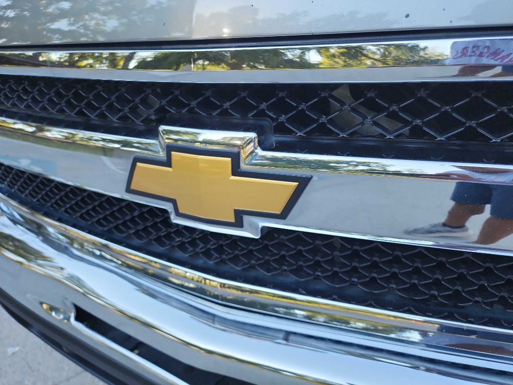 2009 Chevrolet Silverado 1500 LT photo 2