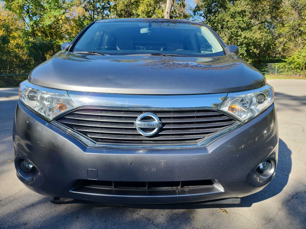 2017 Nissan Quest SV photo 2