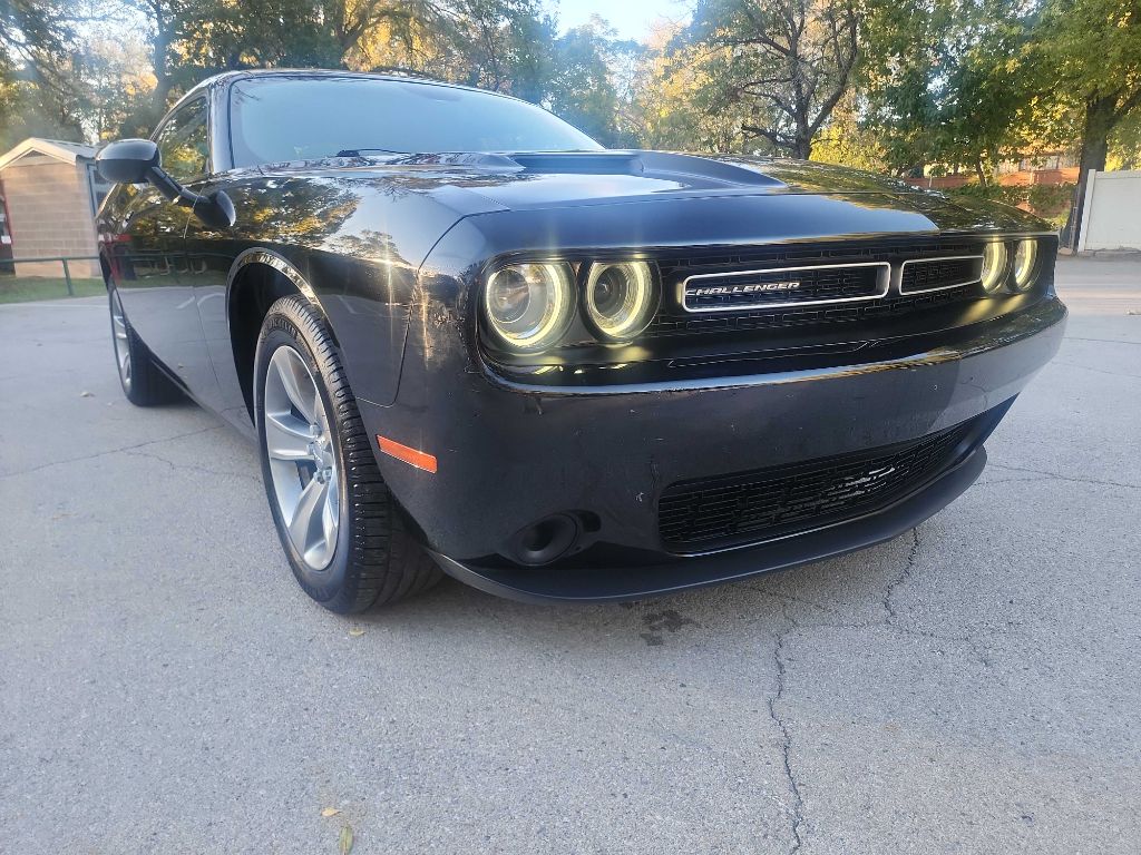 2019 Dodge Challenger SXT's photo