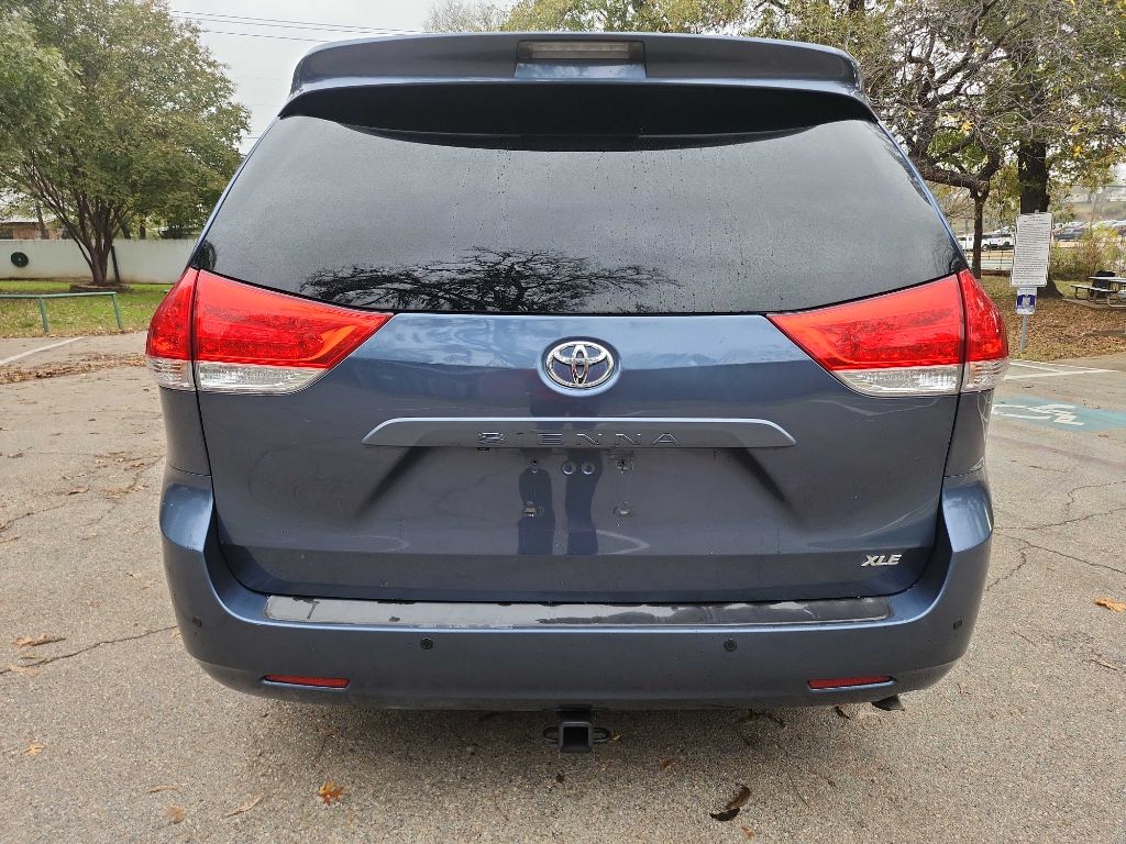 2014 Toyota Sienna XLE photo 4