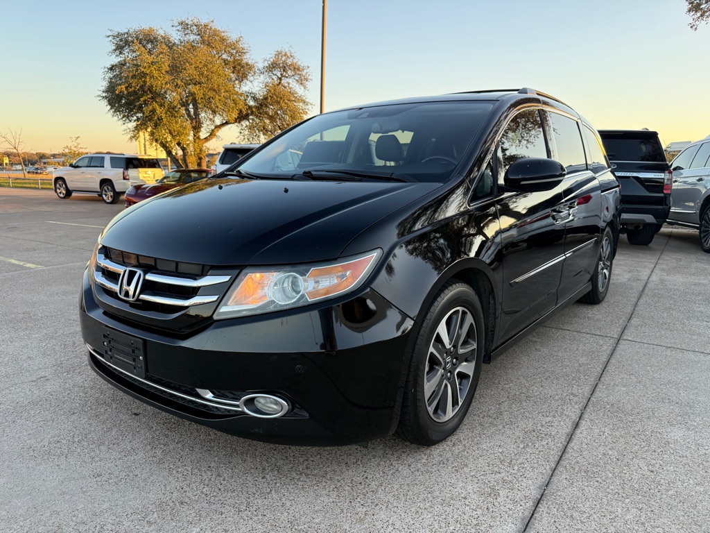 2014 Honda Odyssey Touring photo 3