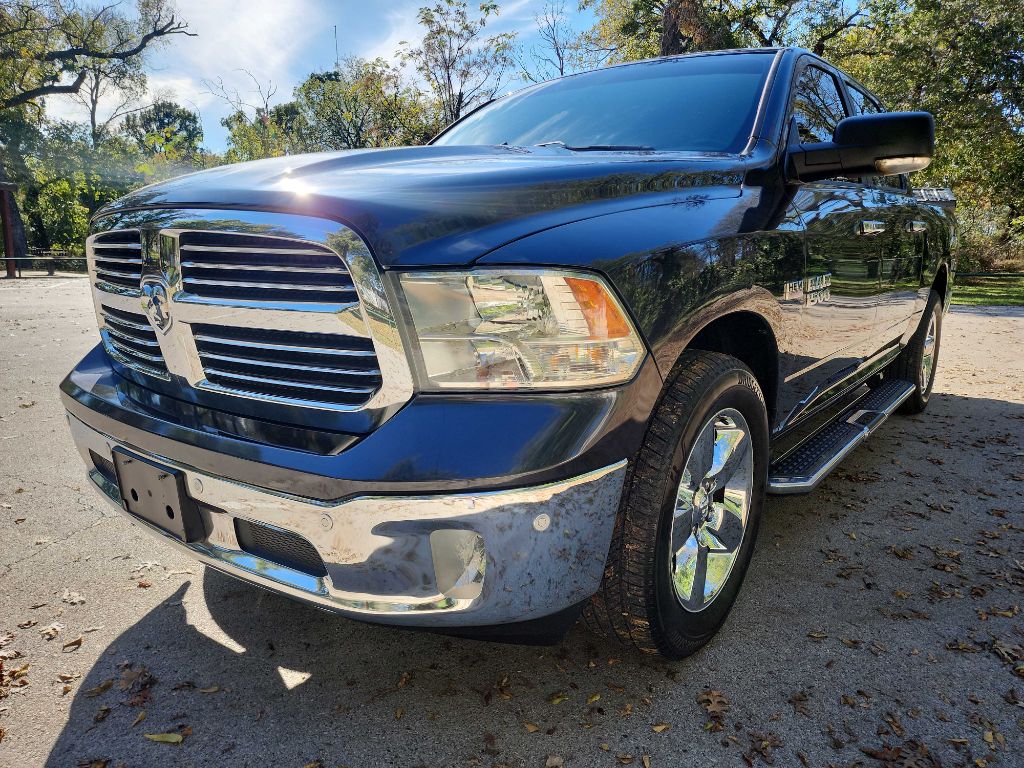 2016 Ram 1500 SLT photo 3