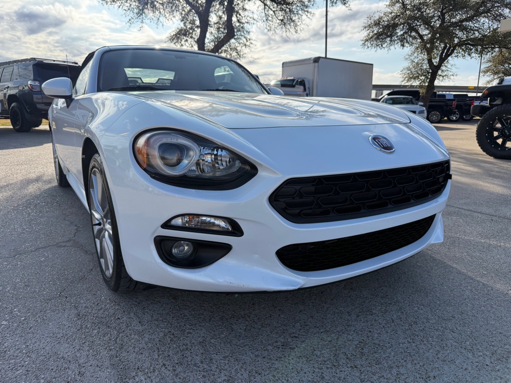 2017 FIAT 124 Spider Lusso's photo