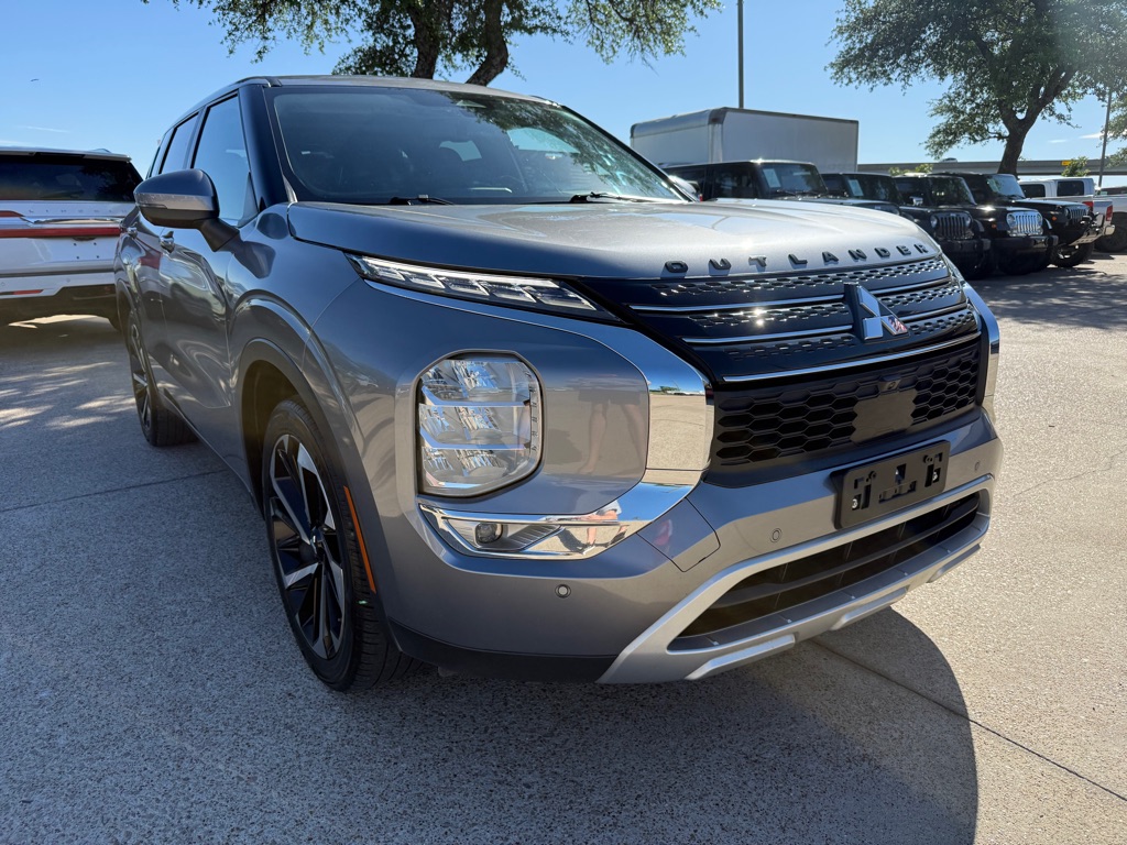 2022 Mitsubishi Outlander SE FWD's photo