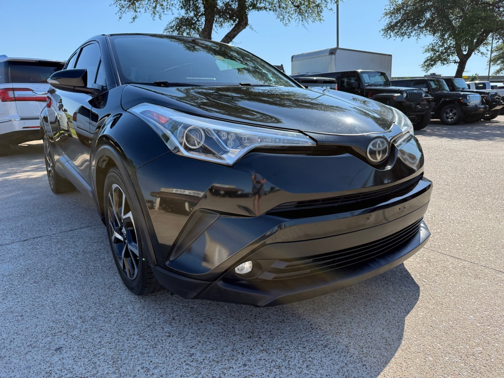 2019 Toyota C-HR Limited's photo