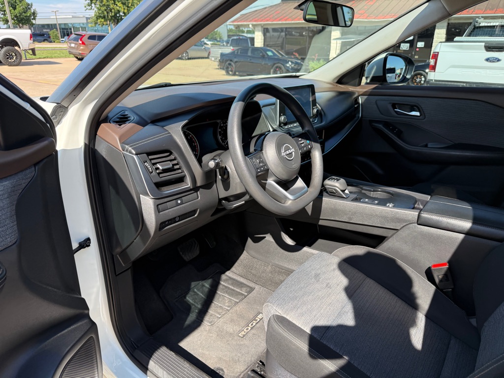 2023 Nissan Rogue SV - Photo 13