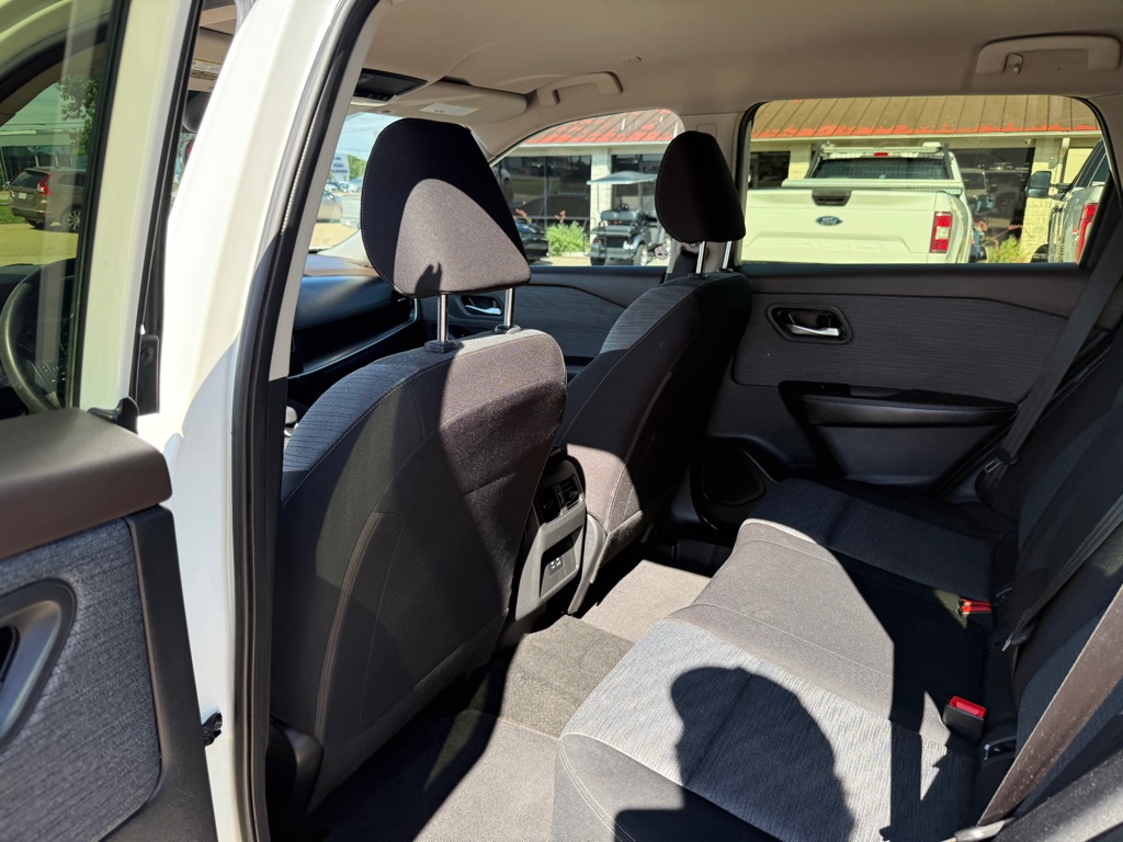 2023 Nissan Rogue SV - Photo 14