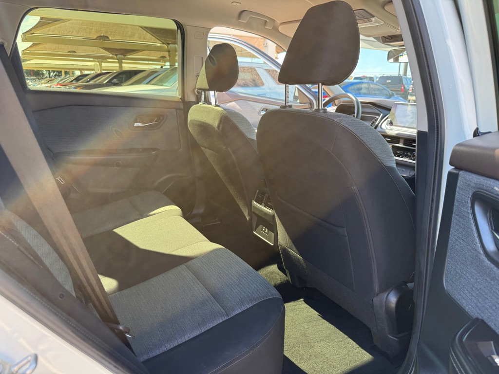 2023 Nissan Rogue SV - Photo 16