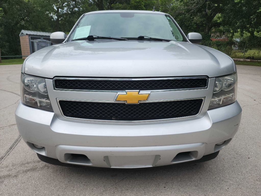 2014 Chevrolet Suburban 2WD 1500 LT's photo