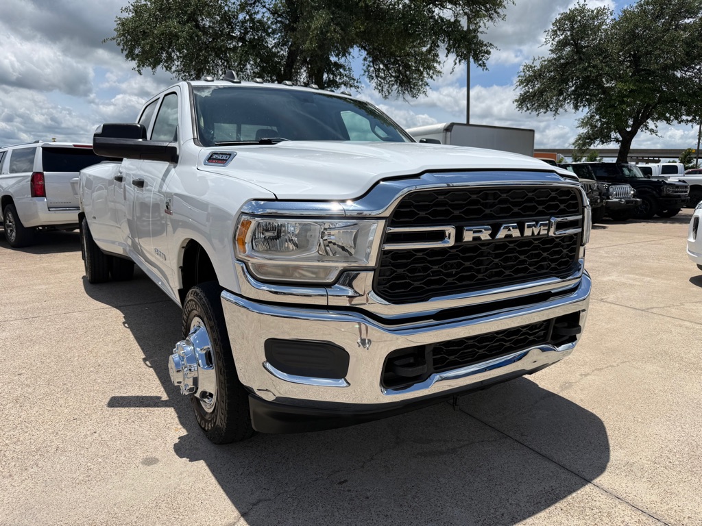 2019 RAM 3500 Tradesman 4X4 Crew Cab LWB's photo