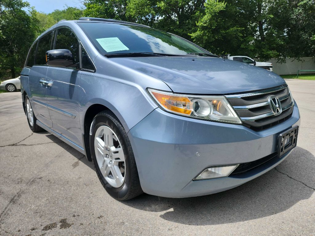 2013 Honda Odyssey Touring's photo
