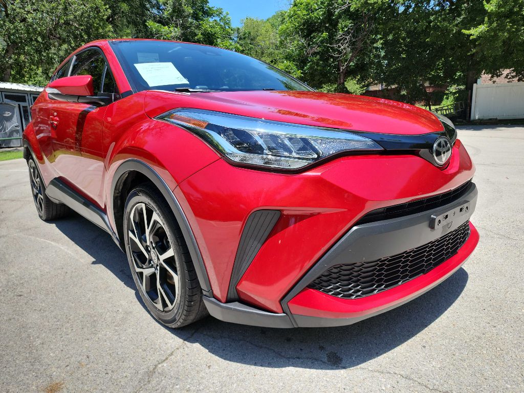 2021 Toyota C-HR XLE's photo
