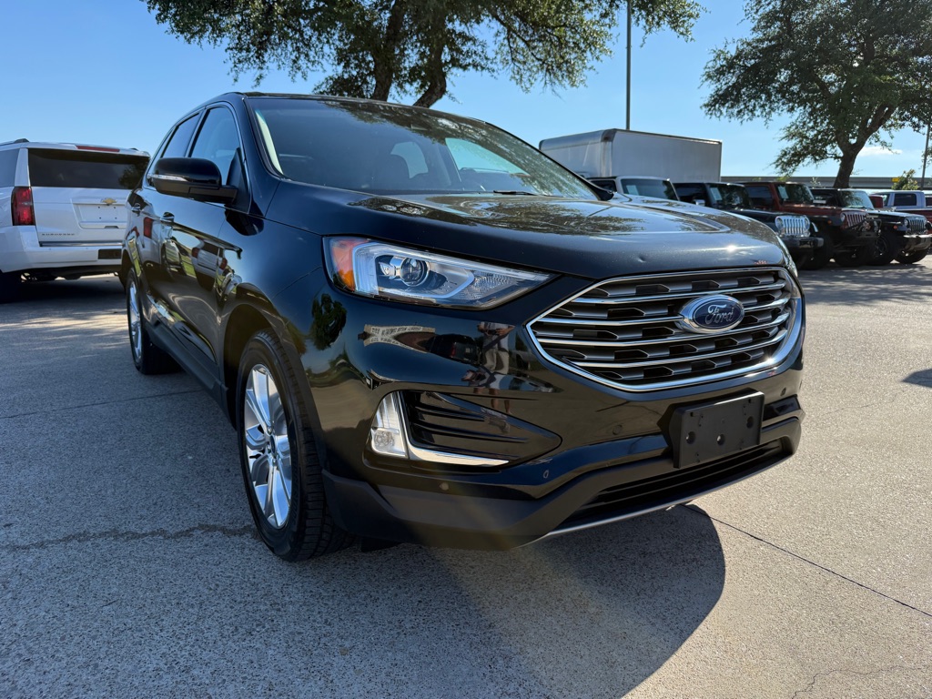 2021 Ford Edge Titanium's photo