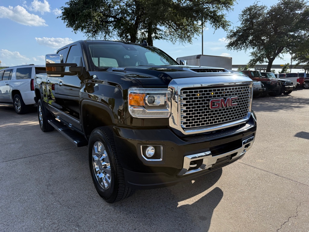 2017 GMC Sierra 4WD Crew Cab Standard Box Denali's photo