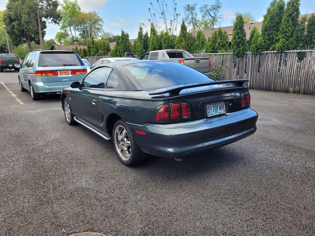 Additional photo of vehicle.