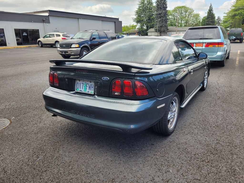 Additional photo of vehicle.