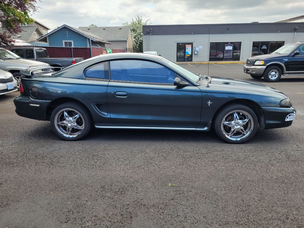 Additional photo of vehicle.