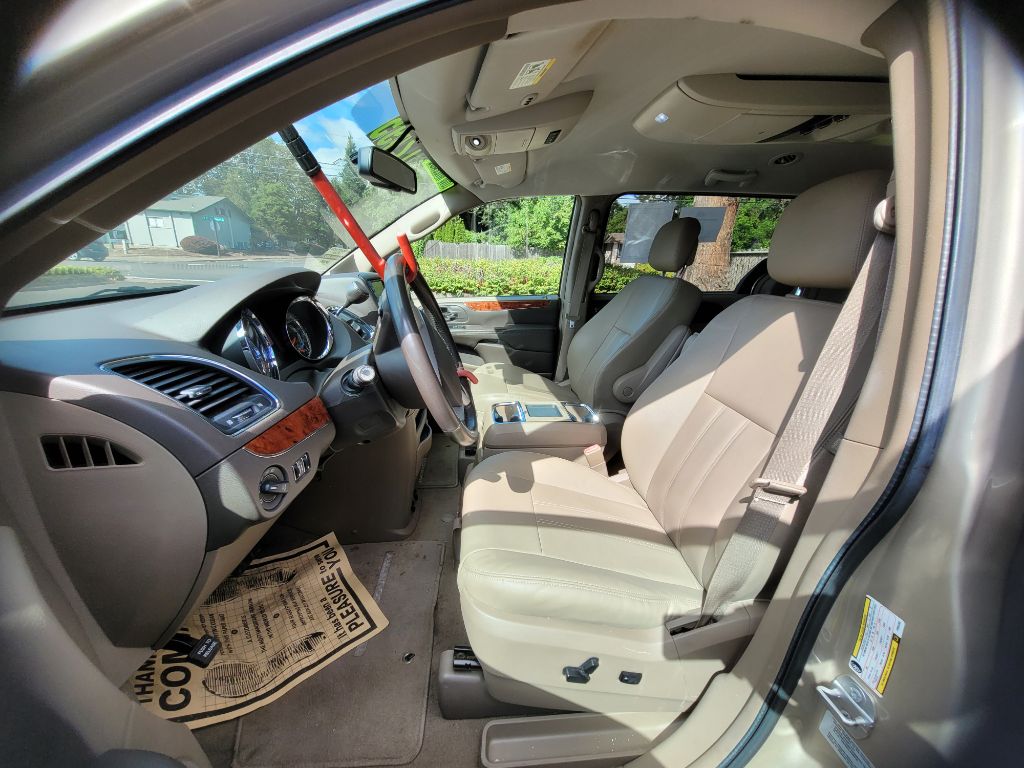 Additional photo of vehicle.