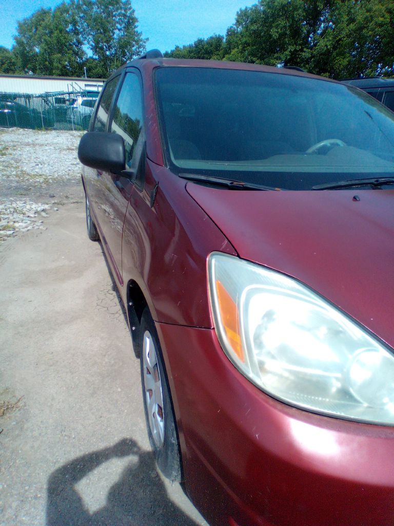 Photo 3 of this TOYOTA SIENNA