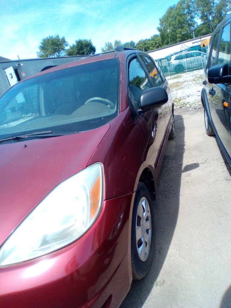 Photo 5 of this TOYOTA SIENNA