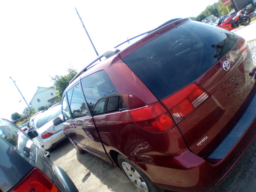 Photo 8 of this TOYOTA SIENNA