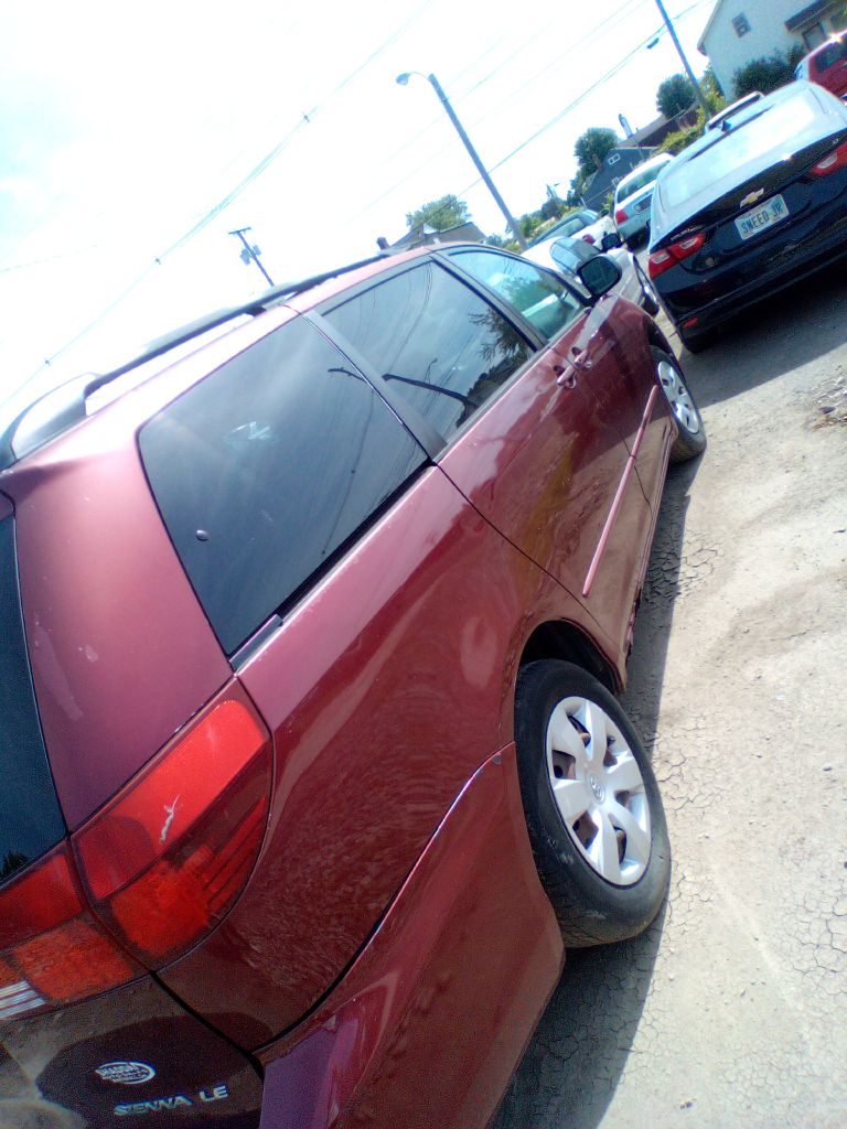 Photo 12 of this TOYOTA SIENNA