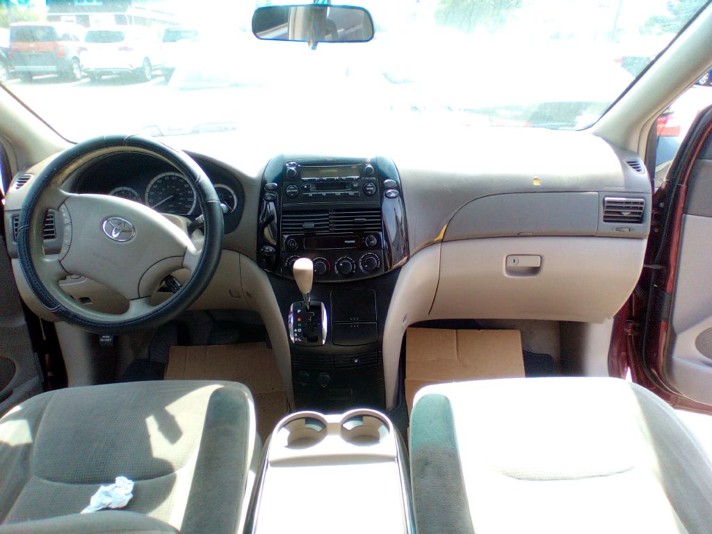 Photo 13 of this TOYOTA SIENNA