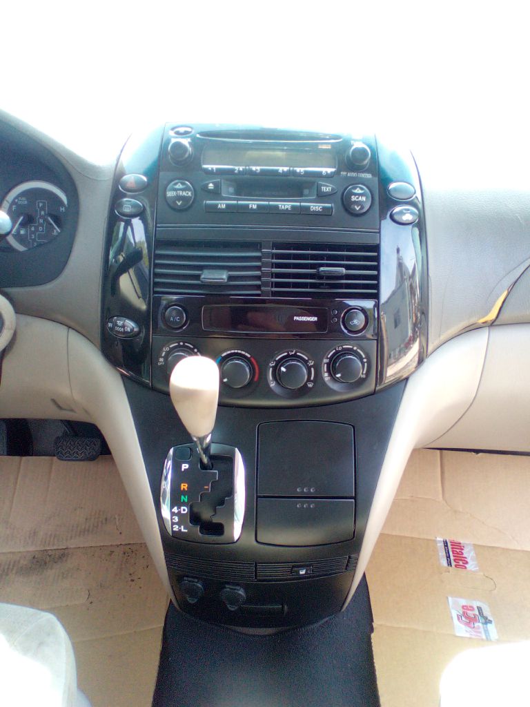 Photo 14 of this TOYOTA SIENNA