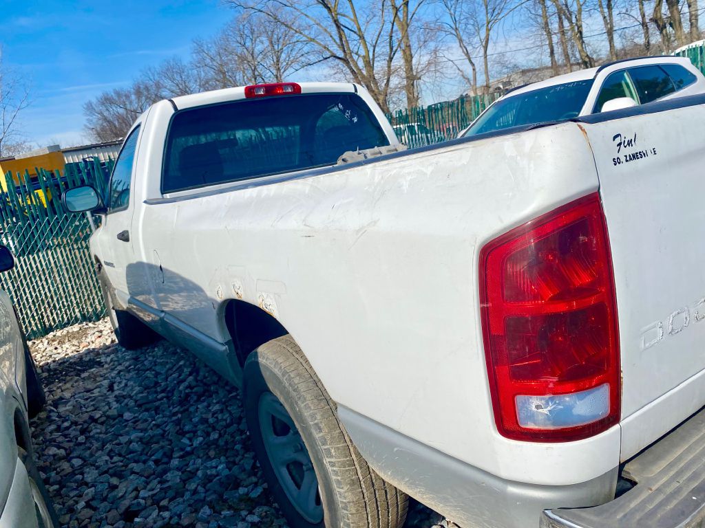 Photo 3 of this DODGE RAM 1500