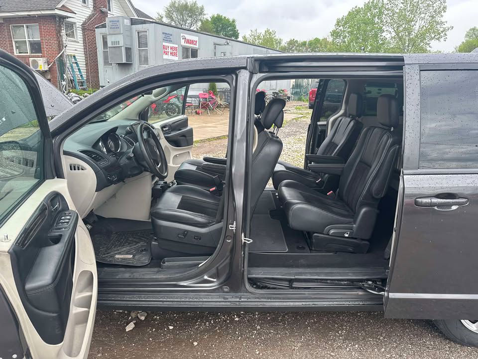 Photo 7 of this DODGE GRAND CARAVAN